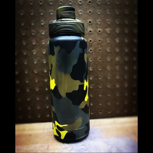 Custom Cerakote thermos Mandalorian Mashup - Picture 3 of 4